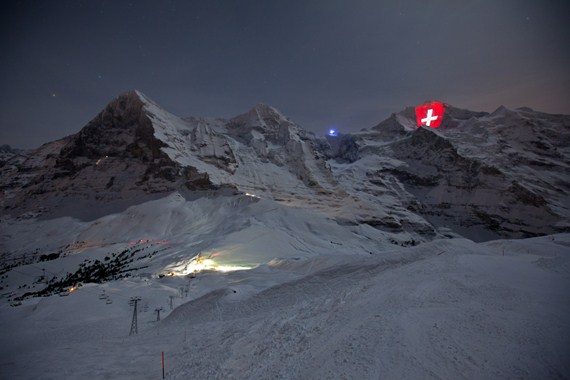 Montanha Jungfrau iluminada